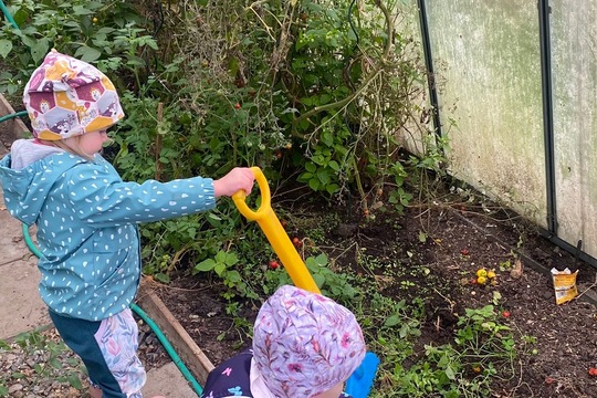 Děti z MŠ ukončily zahradnickou sezonu  1