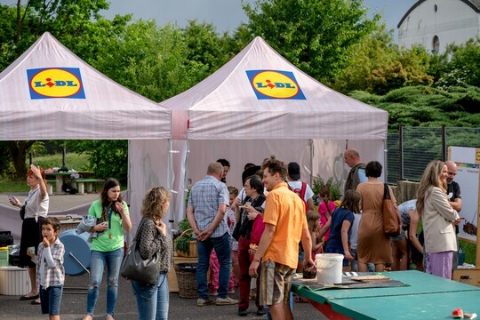 Díky podpoře společnosti Lidl se v Praze – Stodůlkách otevírá nová jedlá školní zahrada 1