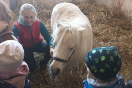 Třída Chobotniček na návštěvě na farmě 1