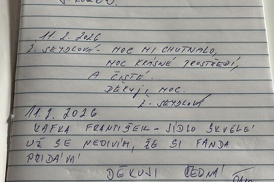 Maškarní veselí ve školní jídelně: když oběd chutná i baví Maškarní veselí ve školní jídelně: když oběd chutná i baví 1
