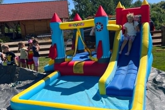 Děti ze třídy Sluníček navštívily farmu v Šanově u Huginka Děti ze třídy Sluníček navštívily farmu v Šanově u Huginka 1