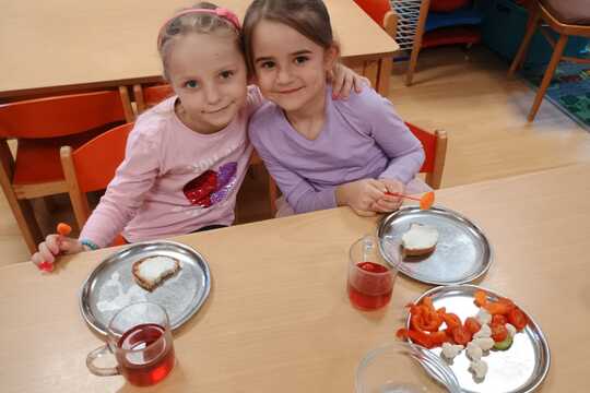 Když se děti baví jídlem 1