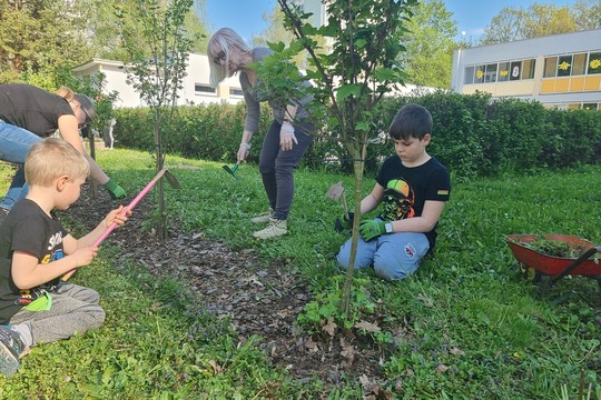 KVĚTNOVÉ ZAHRADNICKÉ SETKÁNÍ AKČNÍ SKUPINY SZŠ 1