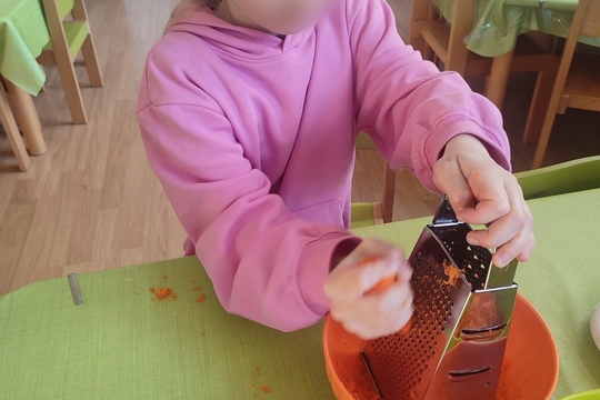 Jarní květinová buchta z mrkve 1