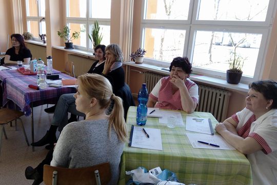 Cyklus praktických seminářů pro pracovníky školních kuchyní na Lounsku odstartoval v ZŠ Přemyslovců 1