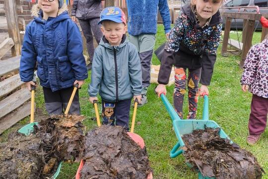 JARO na školní ZAHRÁDCE  1