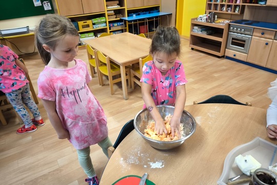 Sklízení mrkve a pečení mrkvových rohlíčků 1