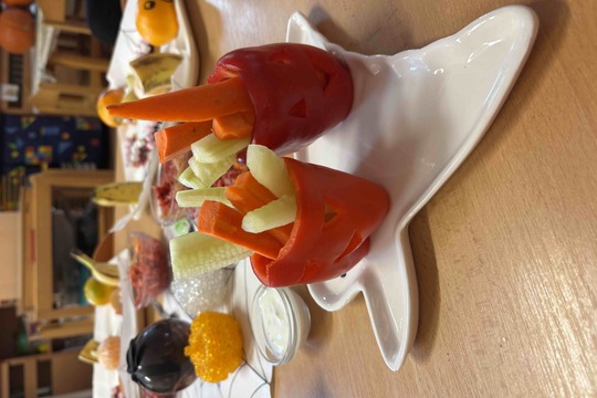 Děti ze třídy "Oranžový motýlek" připravily občerstvení na dýňovou slavnost 1