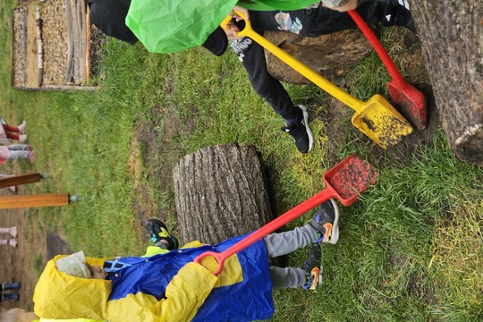S dětmi ven i v dešti: poznáváme život žížal  1