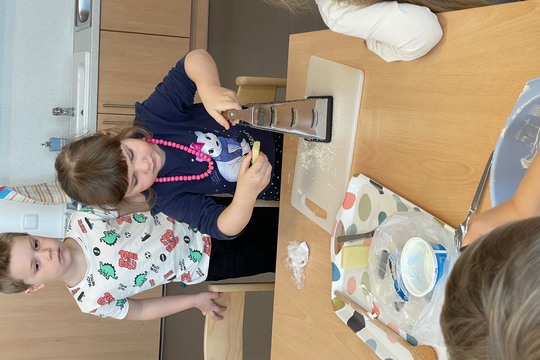 Pomazánky z rukou dětí 1