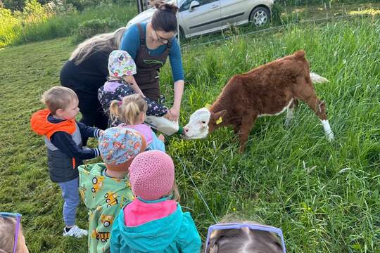 Propojení věkových skupin na farmě u Sedlářů 1