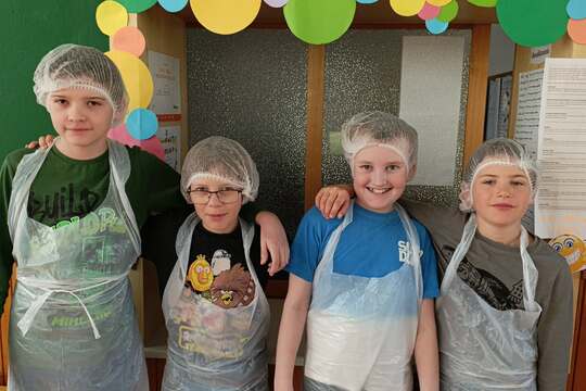 Brigádníci v kuchyni  1