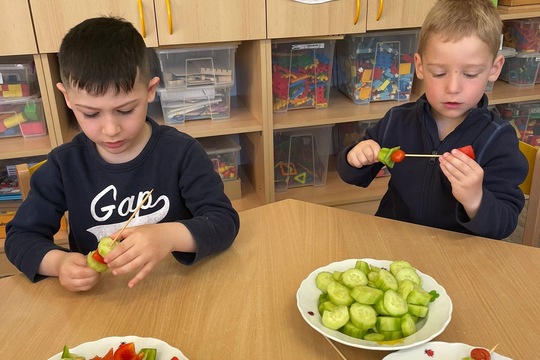 Berušky z MŠ Kollárova - Malí kuchaři v akci: Ovocné dobroty a domácí štrúdl 1