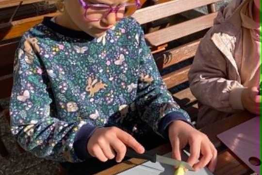 Děti z Berušek se staly pilnými včelkami Děti z Berušek se staly pilnými včelkami 1