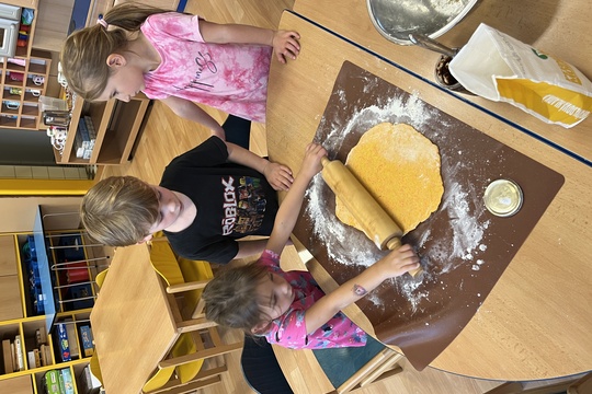 Sklízení mrkve a pečení mrkvových rohlíčků 1