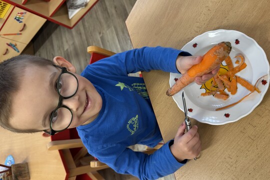 Motýlci z MŠ Kollárova - příprava pomazánky na odpoledne s rodiči 1