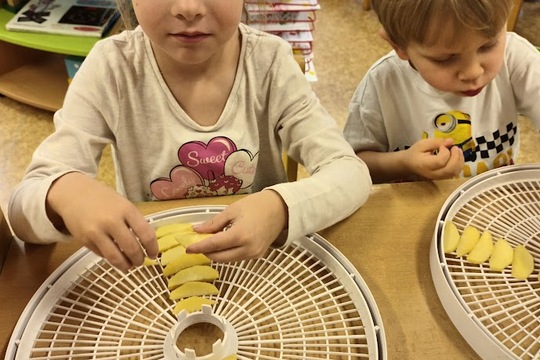 Jablečné křížaly a čaj 1