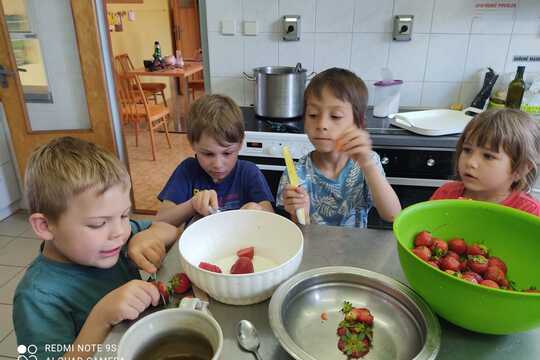 Předškoláci a jejich rozlučkový dort 1