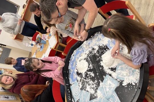 Motýlci z MŠ Kollárova - příprava pomazánky na odpoledne s rodiči 1