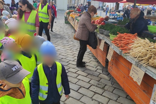 Každoroční klasika - nákupy s dětmi na Zelném trhu 1