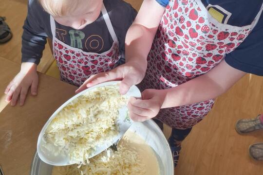 Pečeme s dětmi MRKVÁNKY se švestkovými povidly a vajíčkový QUICHE Pečeme s dětmi MRKVÁNKY se švestkovými povidly a vajíčkový QUICHE 1