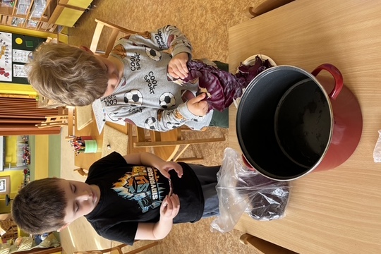 Jak jsme barvili vajíčka - Sluníčka 1