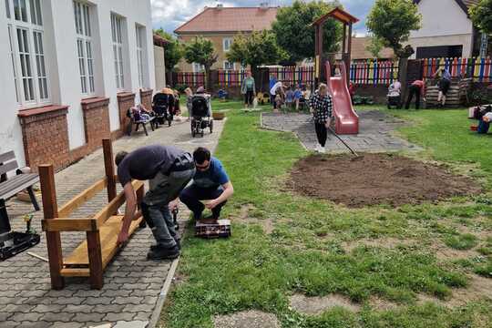 JARO na školní ZAHRÁDCE  1