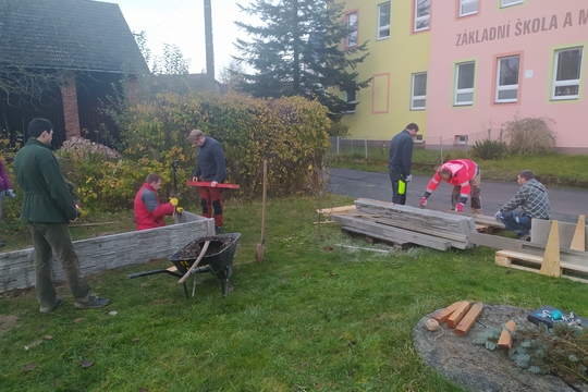 Výstavba vyvýšených záhonů 1